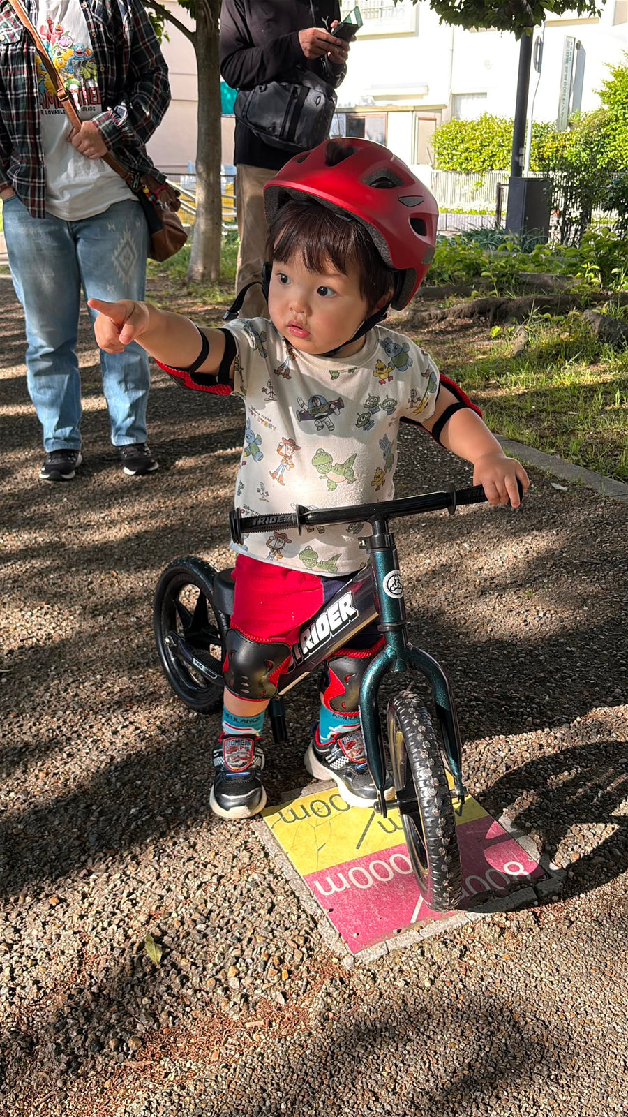 初めての公園でストライダー！