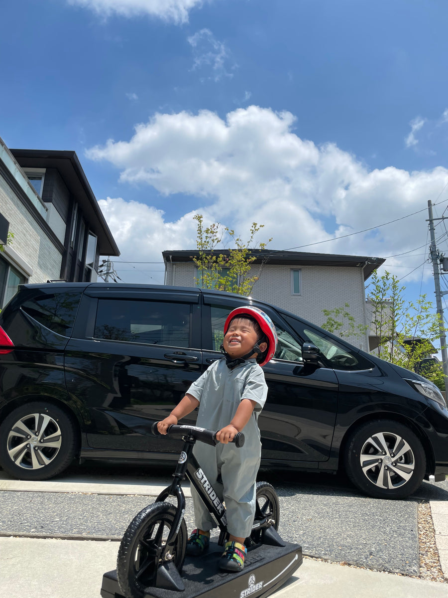 こんな時からストライダーが大好き！